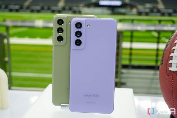 سامسونگ S21 FE بنفش و سبز