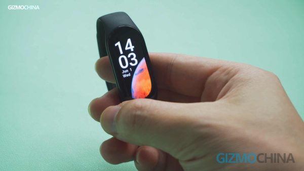 صفحه نمایش mi band 7